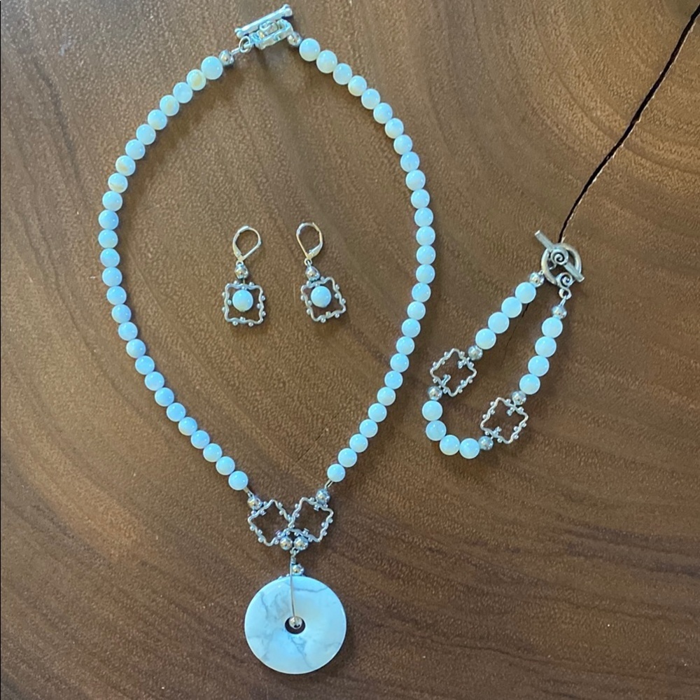 Elegant White Stone Pendant Jewelry Set